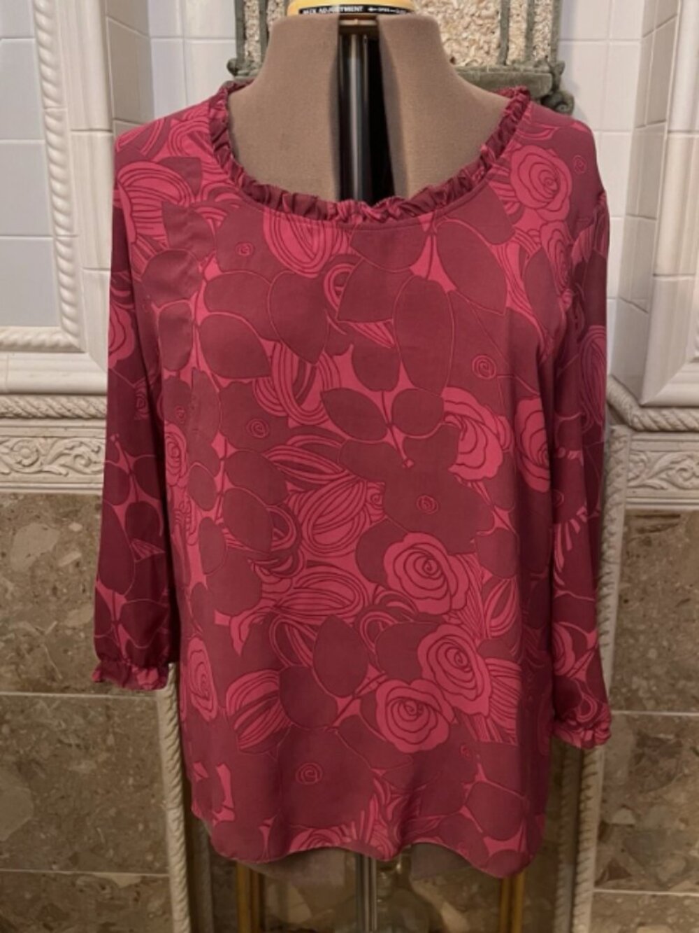 Boston Design. Size 16. PURPLE. Scoop Ruffle Neck. 3/4 Elastic at wrist. B29